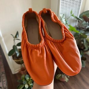 Everlane Scrunch Flat